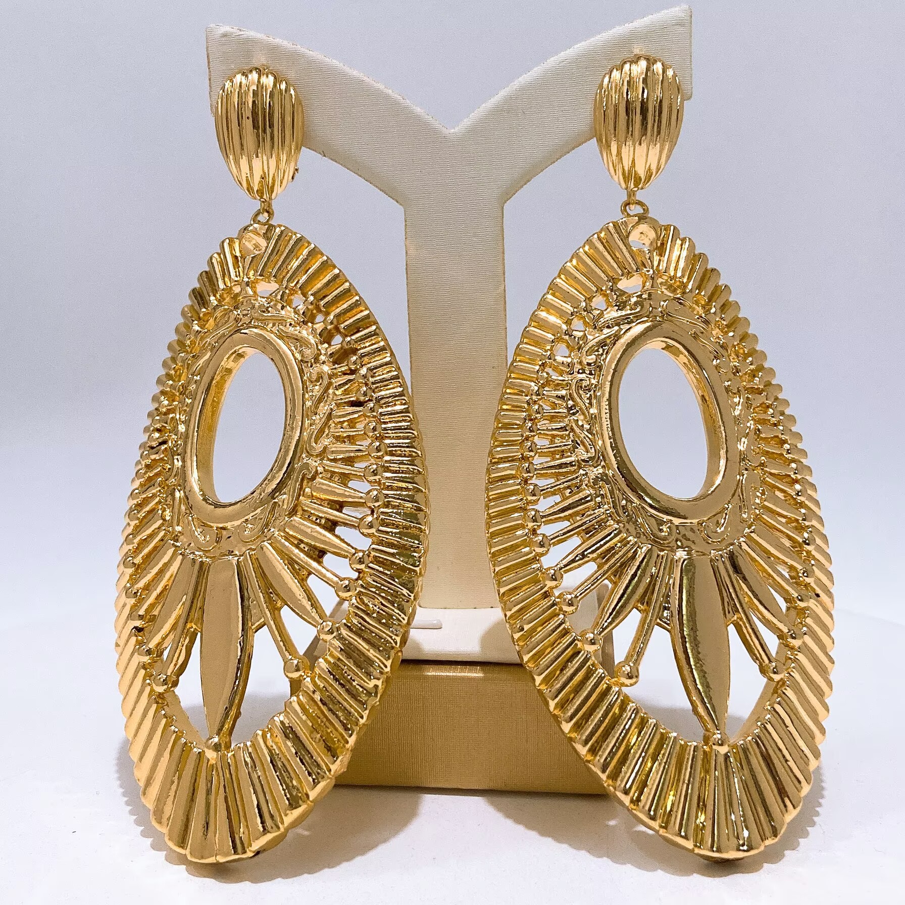 Vintage Gold Hollow Oval Sunbu - Vintage Fashion Looks review and price